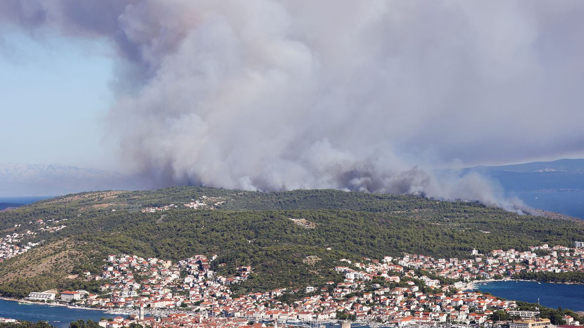 U Splitu vypukl rozsáhlý požár